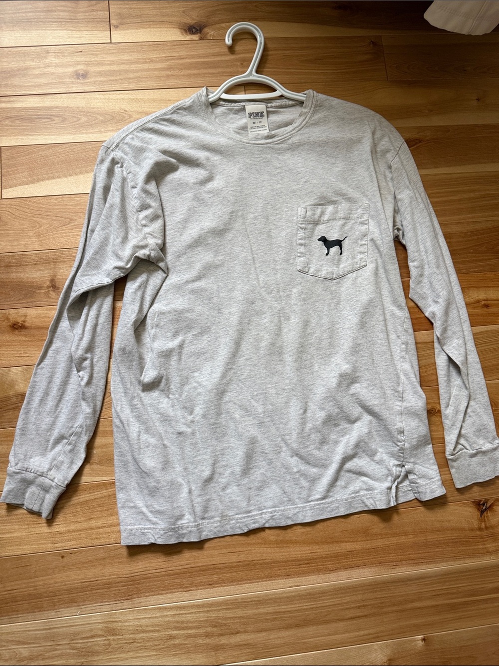 VS Pink Long-Sleeve Pocket Tee with Dog Logo - Light Gray